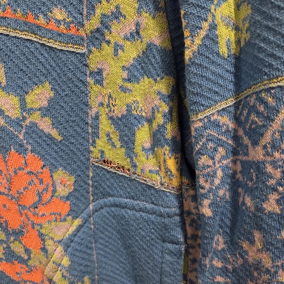 Floral Patterned Button-Up Jacket - Picture 4 of 6